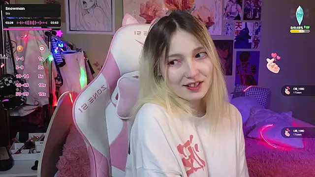 Snapshot of Evie_Ro chatting on December 2024 08:15:01 PM Evie Ro online show from December 2024 08:15:01 PM