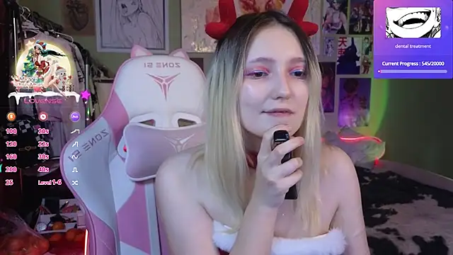 Snapshot of Evie_Ro chatting on December 2024 02:46:02 AM Evie Ro online show from December 2024 02:46:02 AM