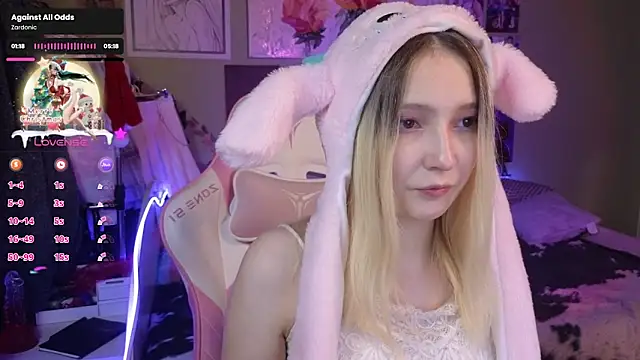 Snapshot of Evie_Ro chatting on January 2025 11:22:02 PM Evie Ro online show from January 2025 11:22:02 PM