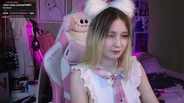 Snapshot of Evie_Ro chatting on January 2025 08:29:01 PM Evie Ro online show from January 2025 08:29:01 PM