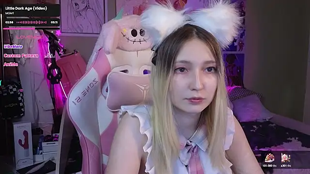 Snapshot of Evie_Ro chatting on January 2025 02:33:01 AM Evie Ro online show from January 2025 02:33:01 AM