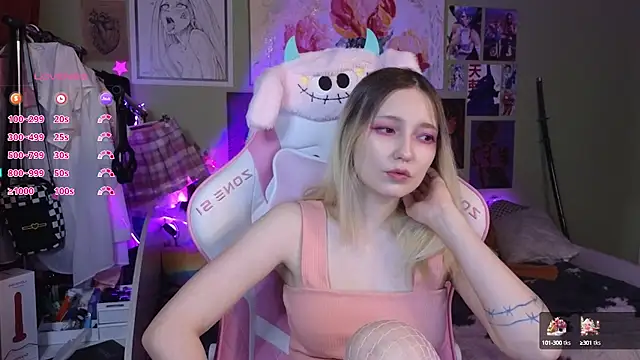 Snapshot of Evie_Ro chatting on January 2025 08:37:02 PM Evie Ro online show from January 2025 08:37:02 PM