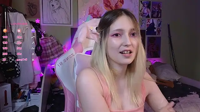 Snapshot of Evie_Ro chatting on January 2025 02:52:01 AM Evie Ro online show from January 2025 02:52:01 AM