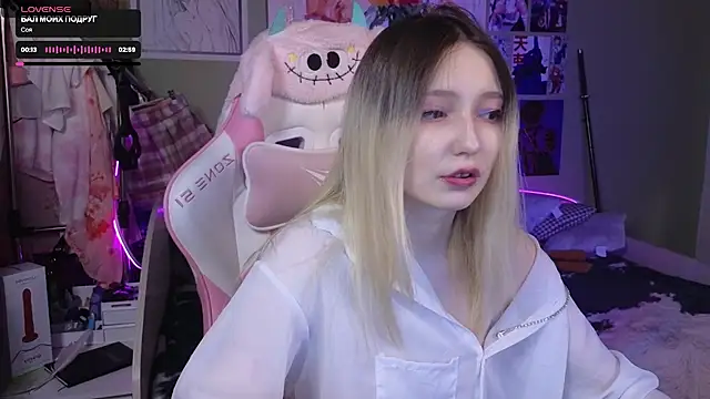 Snapshot of Evie_Ro chatting on January 2025 02:07:02 AM Evie Ro online show from January 2025 02:07:02 AM