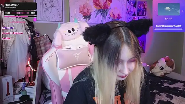 Snapshot of Evie_Ro chatting on January 2025 09:07:01 PM Evie Ro online show from January 2025 09:07:01 PM