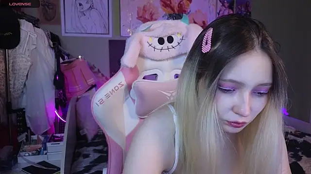 Snapshot of Evie_Ro chatting on February 2025 11:11:01 PM Evie Ro online show from February 2025 11:11:01 PM