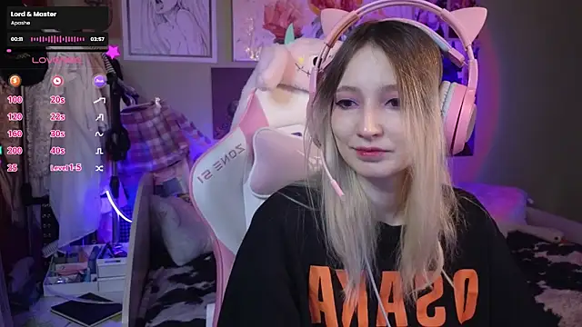 Snapshot of Evie_Ro chatting on February 2025 08:17:02 PM Evie Ro online show from February 2025 08:17:02 PM