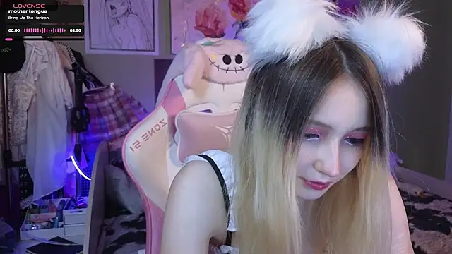 Snapshot of Evie_Ro chatting on February 2025 08:14:02 PM Evie Ro online show from February 2025 08:14:02 PM