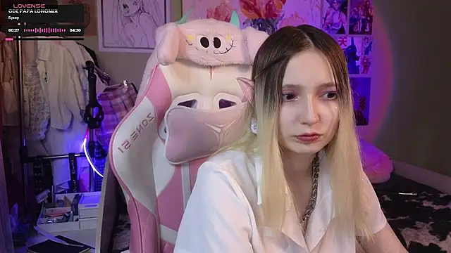 Snapshot of Evie_Ro chatting on February 2025 12:28:01 AM Evie Ro online show from February 2025 12:28:01 AM