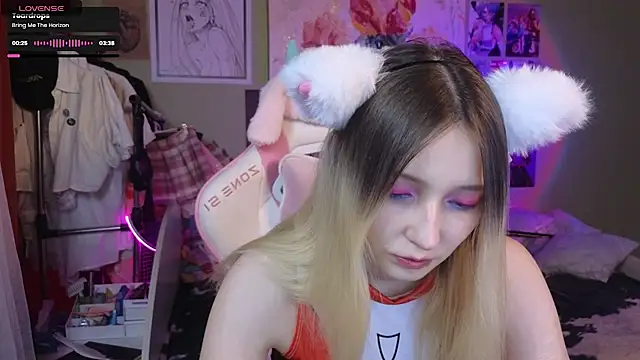 Snapshot of Evie_Ro chatting on February 2025 08:29:02 PM Evie Ro online show from February 2025 08:29:02 PM