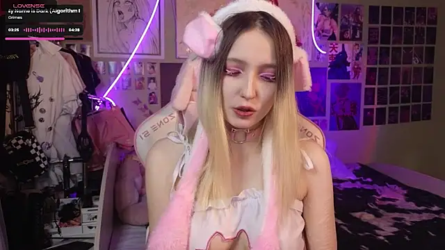 Snapshot of Evie_Ro chatting on March 2025 07:06:02 PM Evie Ro online show from March 2025 07:06:02 PM