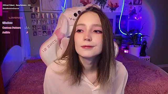 Snapshot of Evie_Ro chatting on May 2026 09:42:02 PM Evie Ro online show from May 2026 09:42:02 PM