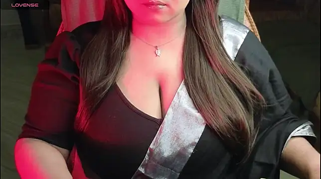 Snapshot of Juicy_Bengali_Girl chatting on September 2025 06:57:01 PM Juicy Bengali Girl online show from September 2025 06:57:01 PM