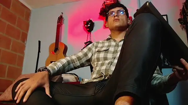 dom2travelersss online show from September 2025 02:06:02 PM