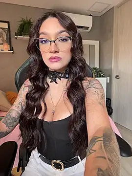 DaniDusan  online show from April 2026 07:01:01 PM