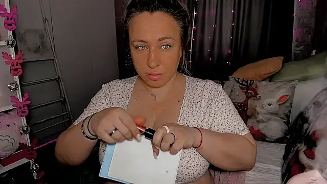 Snapshot of CumOnMy_Tits chatting on December 2025 03:34:02 AM CumOnMy Tits online show from December 2025 03:34:02 AM