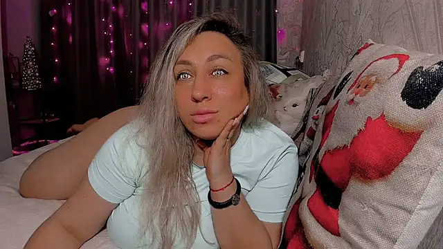 Snapshot of CumOnMy_Tits chatting on December 2025 12:56:01 PM CumOnMy Tits online show from December 2025 12:56:01 PM