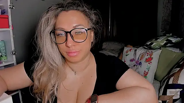 Snapshot of CumOnMy_Tits chatting on March 2026 03:01:01 AM CumOnMy Tits online show from March 2026 03:01:01 AM