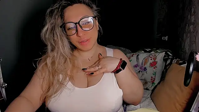 Snapshot of CumOnMy_Tits chatting on March 2026 01:38:01 AM CumOnMy Tits online show from March 2026 01:38:01 AM