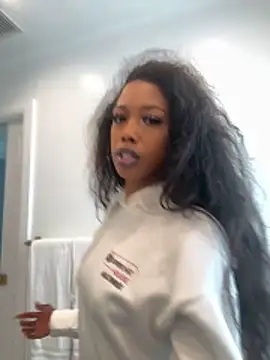 mismialove online show from May 2026 06:34:02 PM