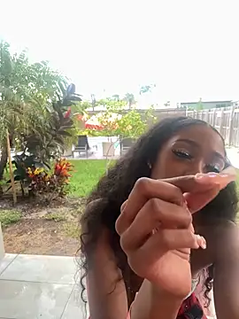 mismialove online show from May 2026 11:06:01 AM