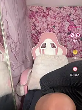 mismialove online show from May 2026 01:38:02 PM