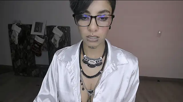 Snapshot of luci_fer_devil chatting on December 2024 05:04:01 AM luci fer devil online show from December 2024 05:04:01 AM